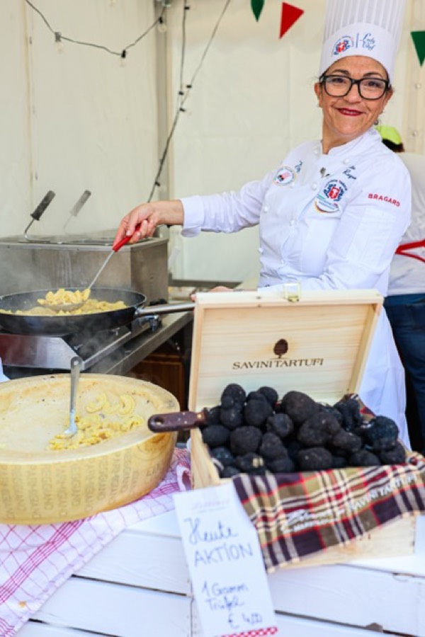 Piazza Italia Gourmet Festival 2026 D&uuml;sseldorf K&ouml;nigsallee – Impression 34