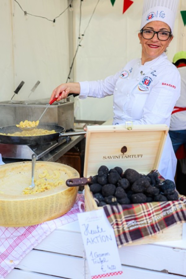 Piazza Italia Gourmet Festival 2026 D&uuml;sseldorf K&ouml;nigsallee – Impression 35