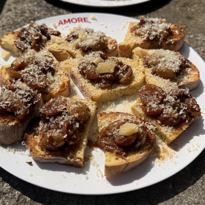 Piazza Italia Gourmet Festival D&uuml;sseldorf 2026 &ndash; Crostini auf dem Mehrweggeschirr