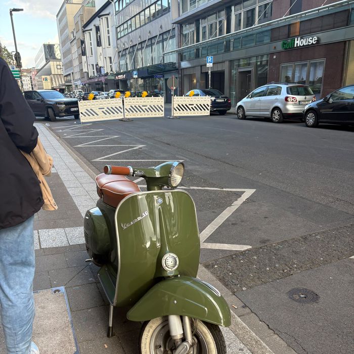 Piazza Italia Gourmet Festival D&uuml;sseldorf 2026 &ndash; Eine Vespa an der Königsallee