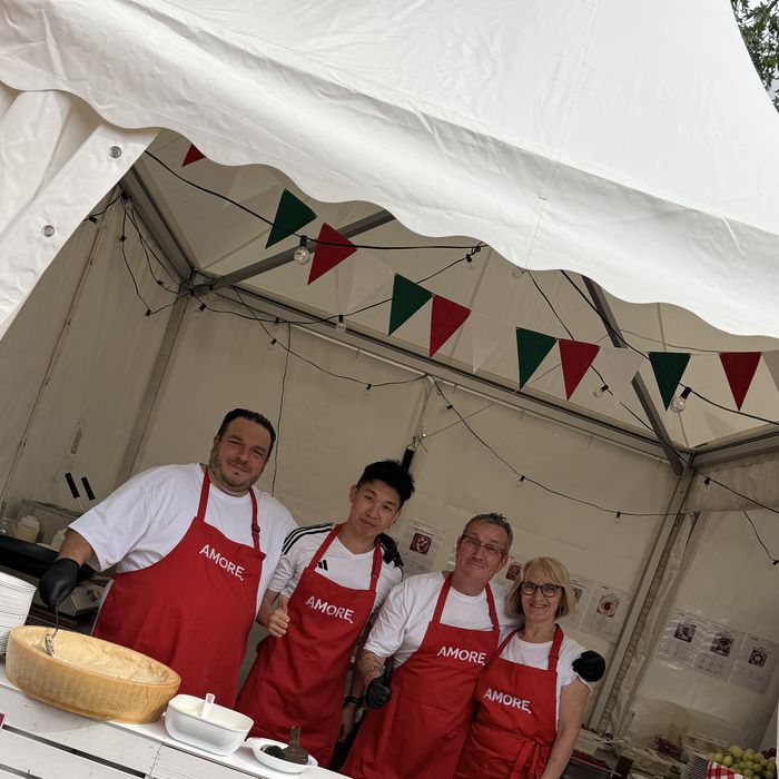 Piazza Italia Gourmet Festival D&uuml;sseldorf 2026 &ndash; Das Team im Zelt