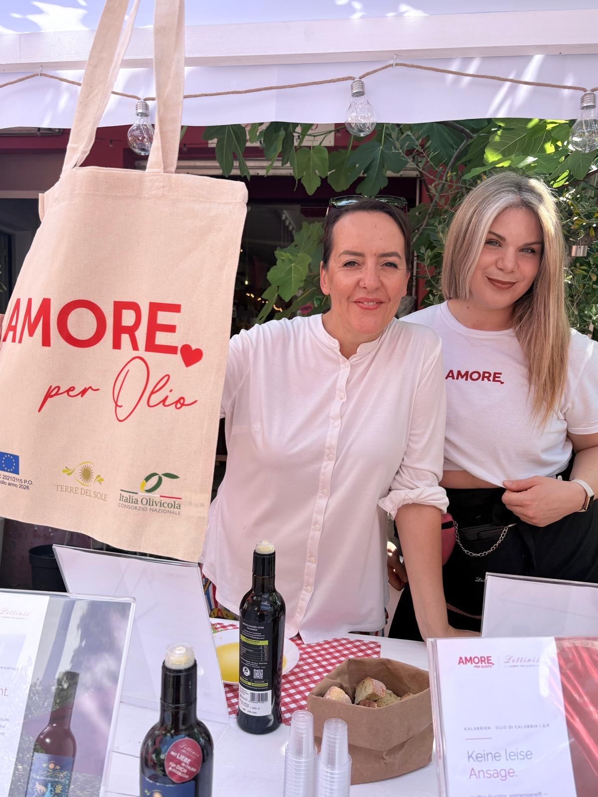 Stefania Lettini mit dem Team am Olivenöl-Stand
