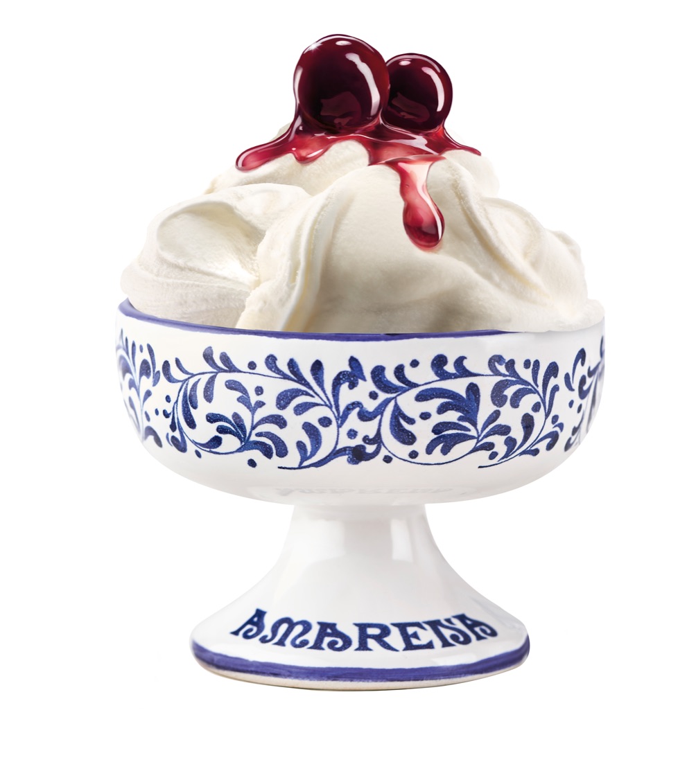Gelato in der Amarena-Coppetta mit Kirschen