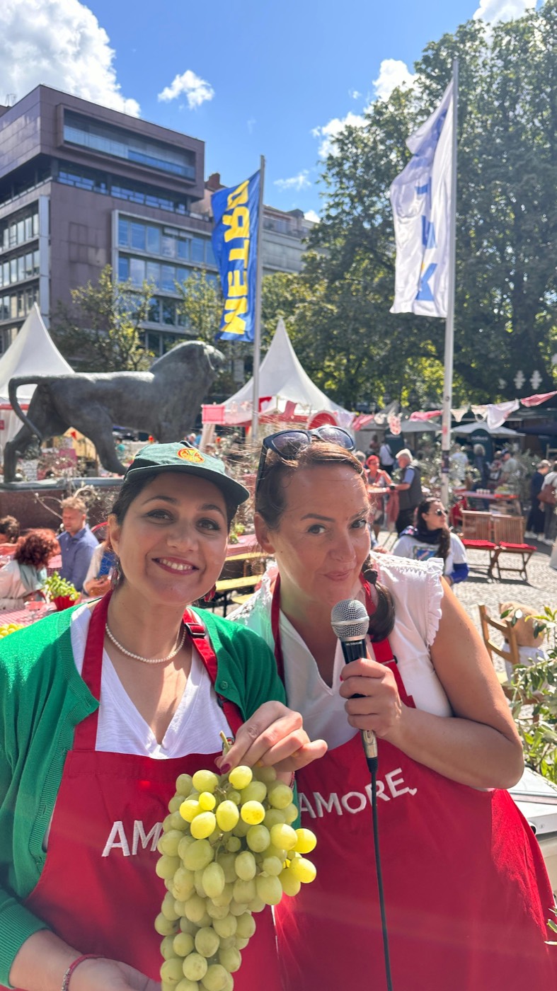 Giacovelli am Stand mit Trauben – Festival auf der Kö