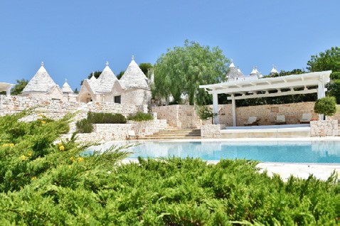 Trulli Carrubi mit Pool und Pergola im Valle d'Itria