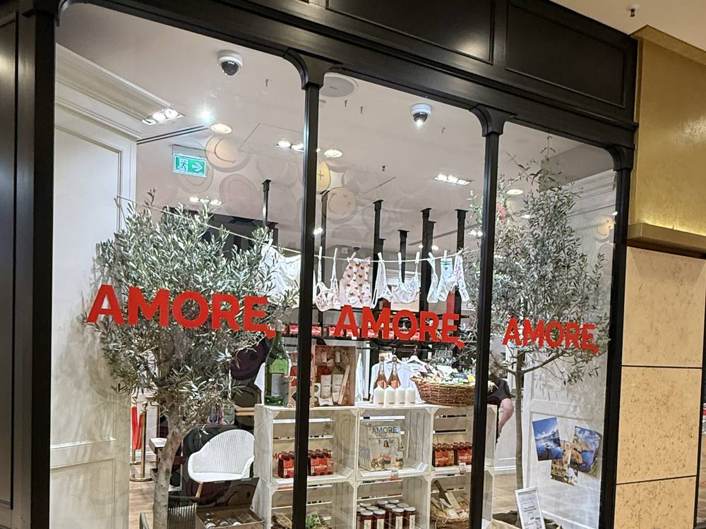 Schaufenster des Pop-ups in der Kö-Galerie